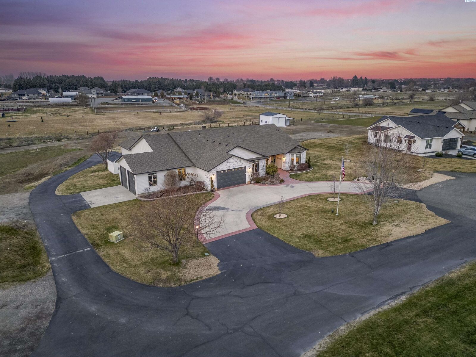 Property Photo:  8101 Olin Ct  WA 99301 