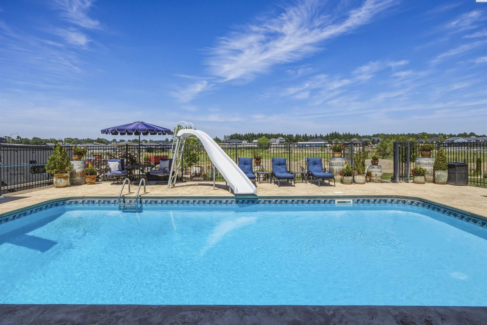 Property Photo:  8101 Olin Ct  WA 99301 