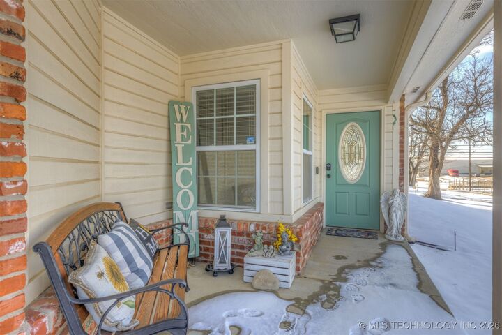 Property Photo: 702 S Division Street OK 74066