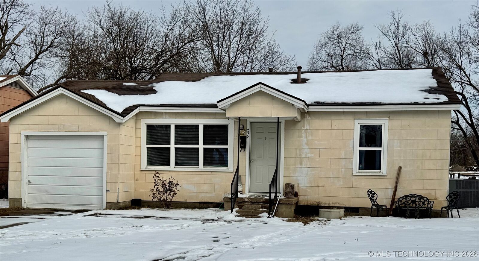 Property Photo: 435 S Maple Street OK 74048