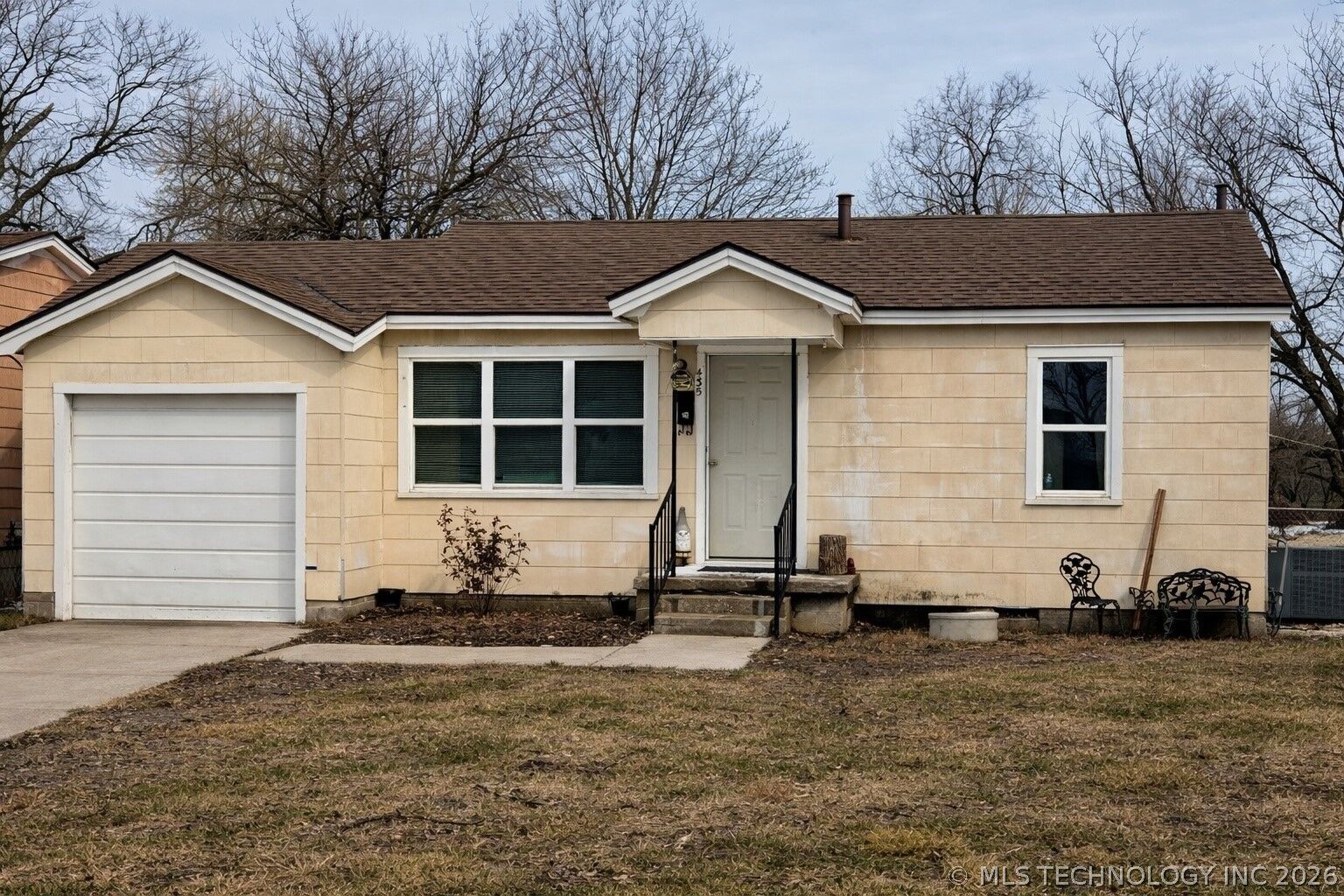 Property Photo:  435 S Maple Street  OK 74048 