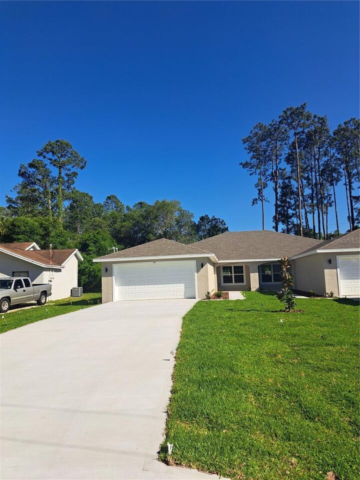Property Photo: 14 Brelyn Place FL 32137