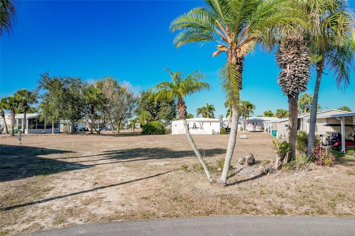 Property Photo: 2100 Kings Highway 1092 FL 33980