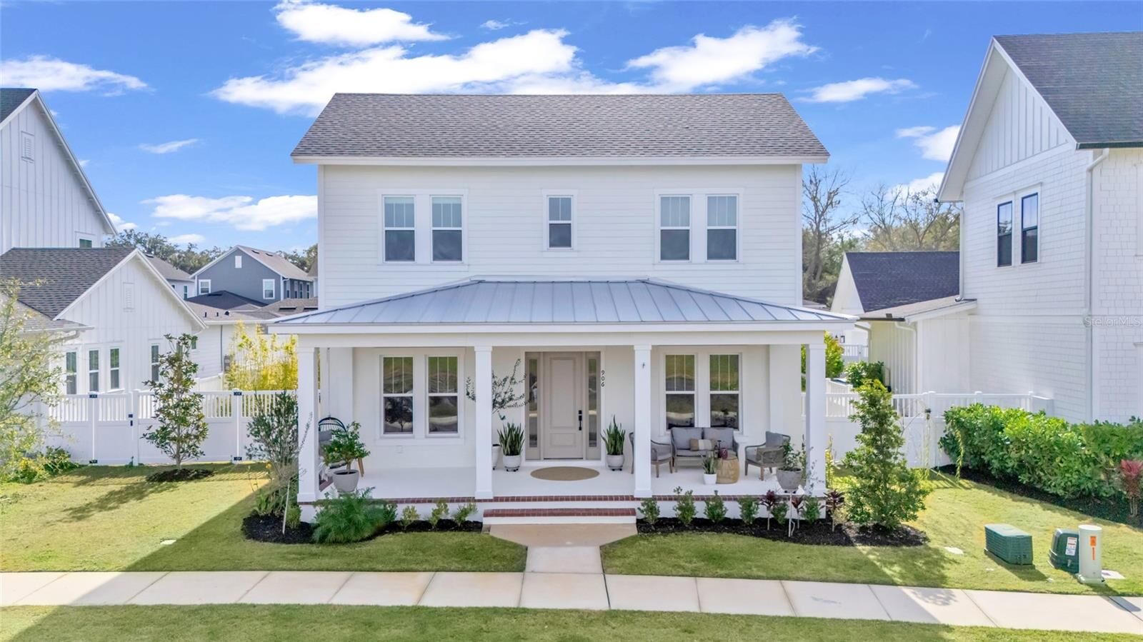 Property Photo: 906 Allendale Lane FL 34787