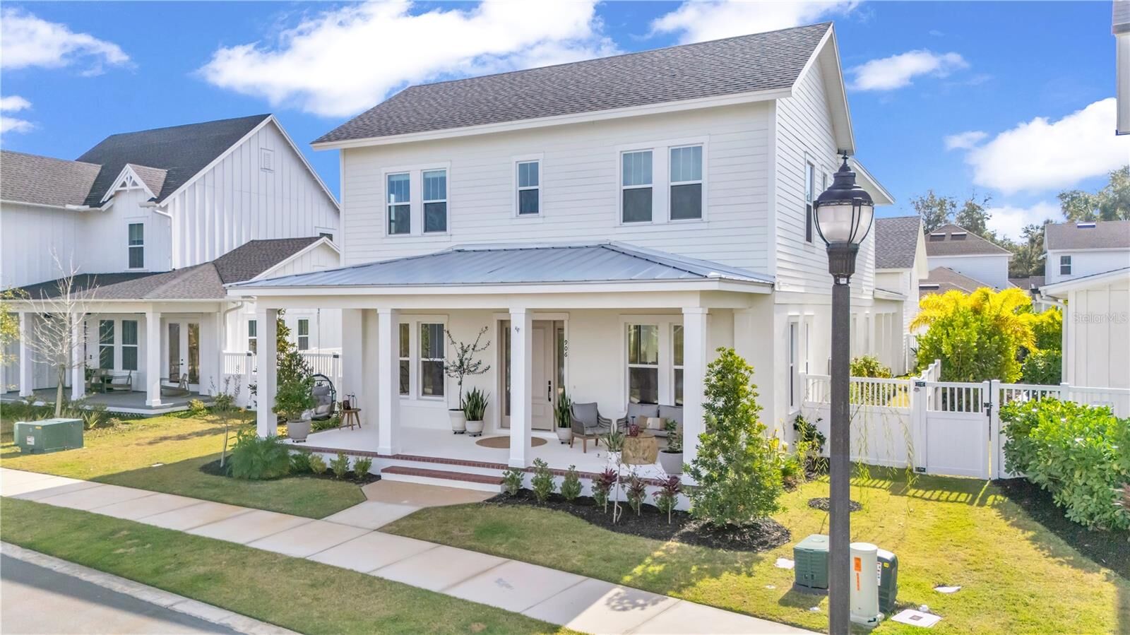 Property Photo: 906 Allendale Lane FL 34787