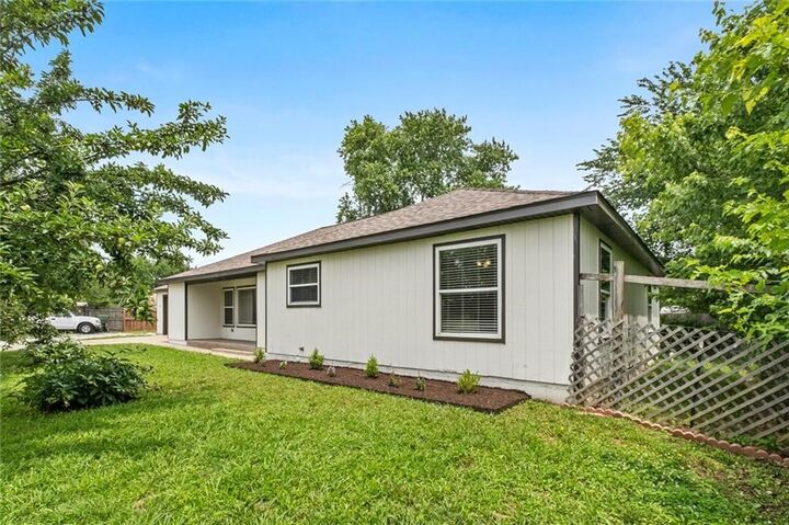 Property Photo:  1409 N Arkansas Street  AR 72756 