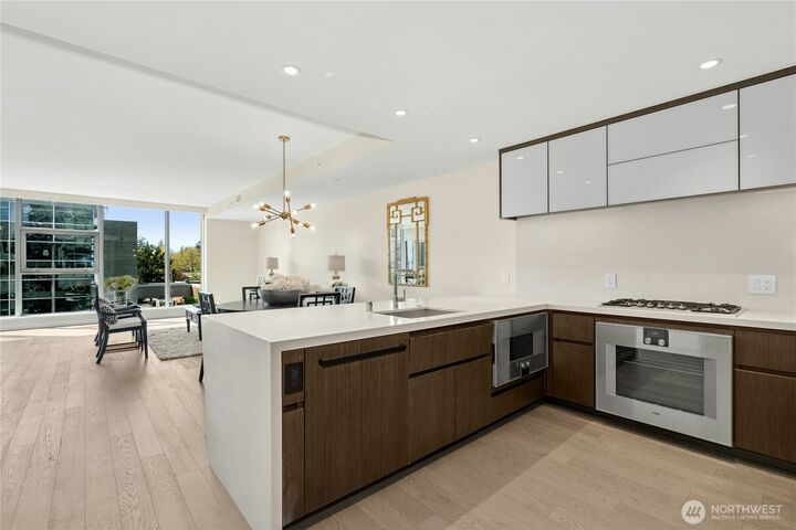 Property Photo:  188  Bellevue Way NE 303  WA 98004 