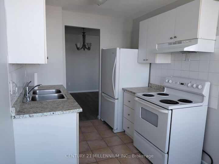 Property Photo:  15 Kensington Road 1903  ON L6T 3W2 