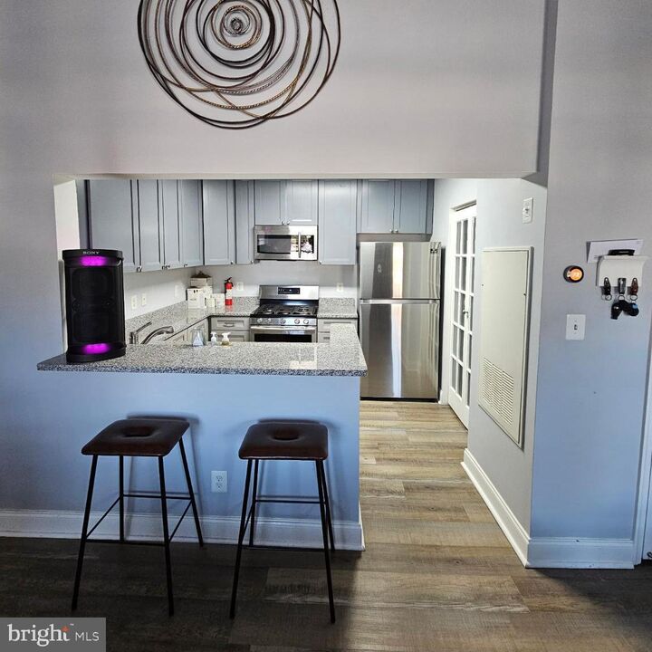 Property Photo:  20332 Beechwood Terrace 300  VA 20147 