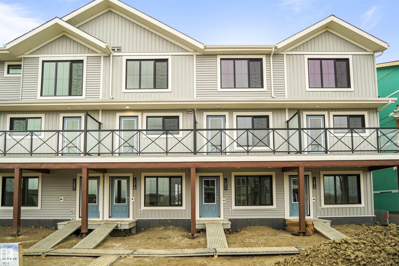 Property Photo:  7062 Rosenthal Drive NW  AB T5T 7N6 