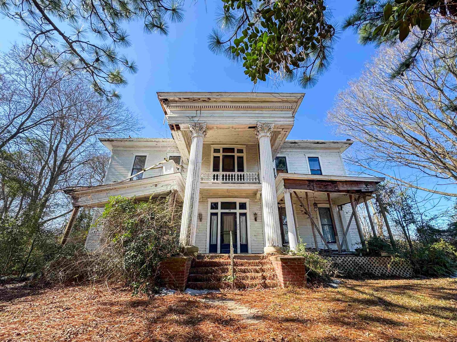 Property Photo:  775 N. Lake St  TX 75692 