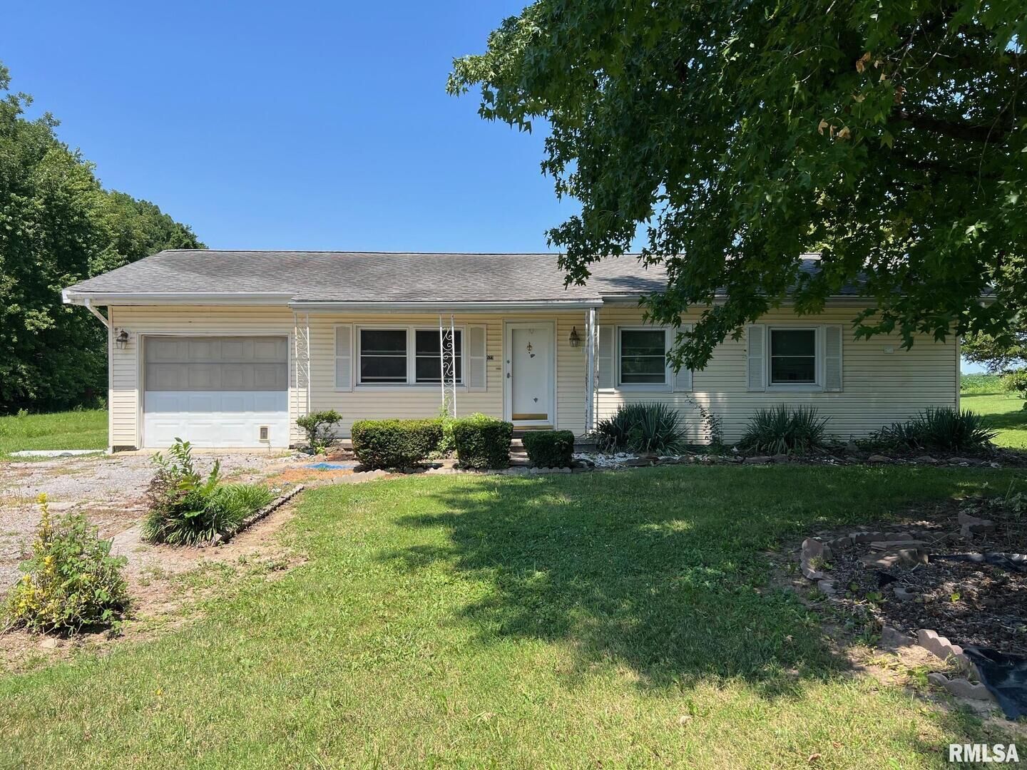 Property Photo: 523 Ava Road IL 62966