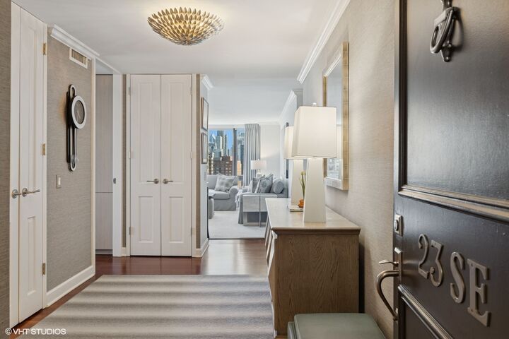 Property Photo:  1555 N Astor Street 23se  IL 60610 