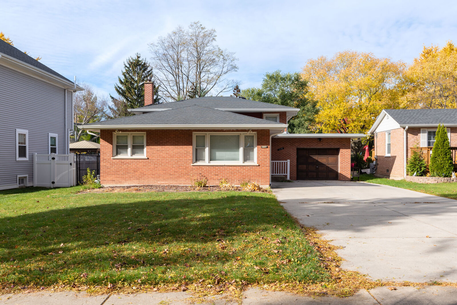 Property Photo:  114 N Forest Avenue  IL 60074 