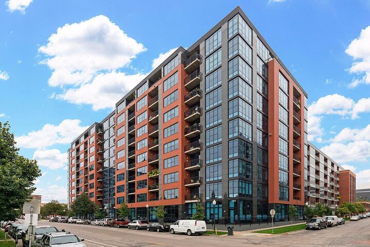 Property Photo:  215 10th Avenue S 211  MN 55415 