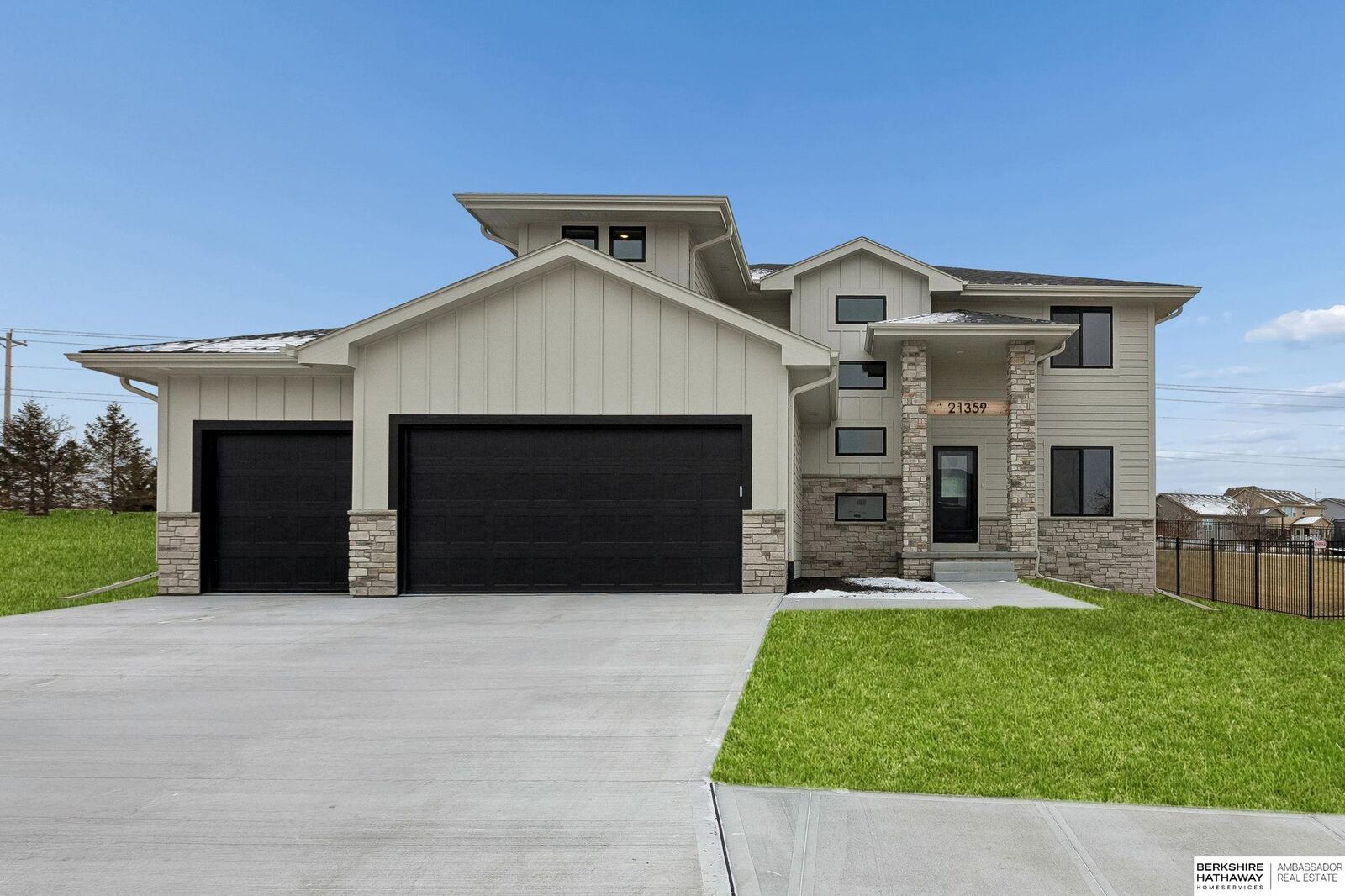 Property Photo: 21359 E Circle NE 68022
