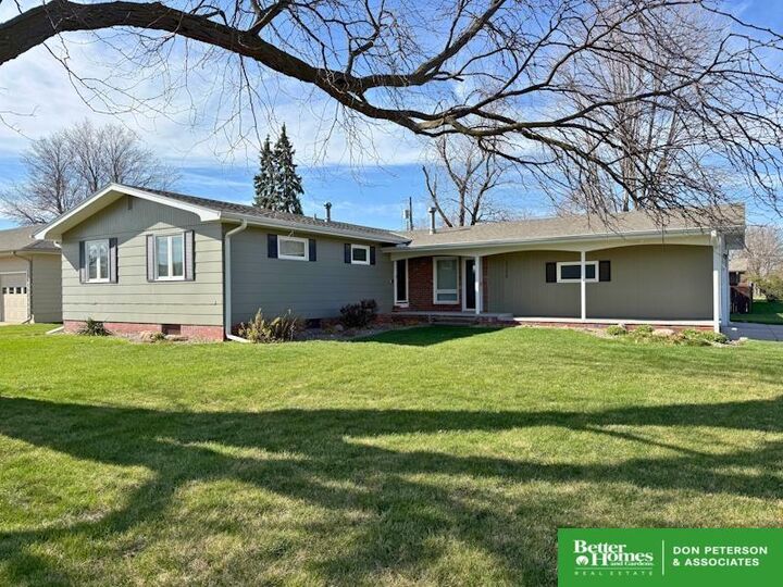 Property Photo:  2328 Parkview Drive  NE 68025 