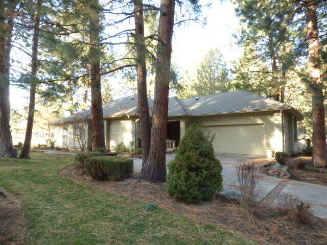 Property Photo: 60749 Willow Creek Loop OR 97702