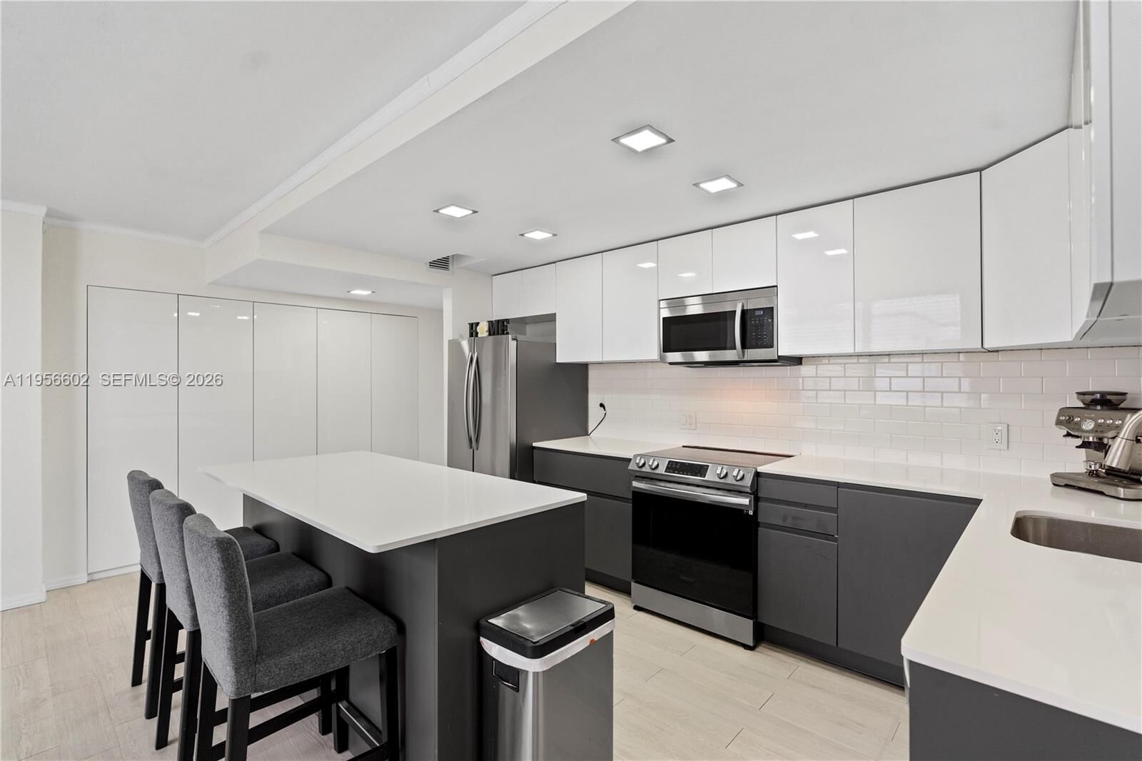 Property Photo: 3440 NE 192nd St 5P-A FL 33180