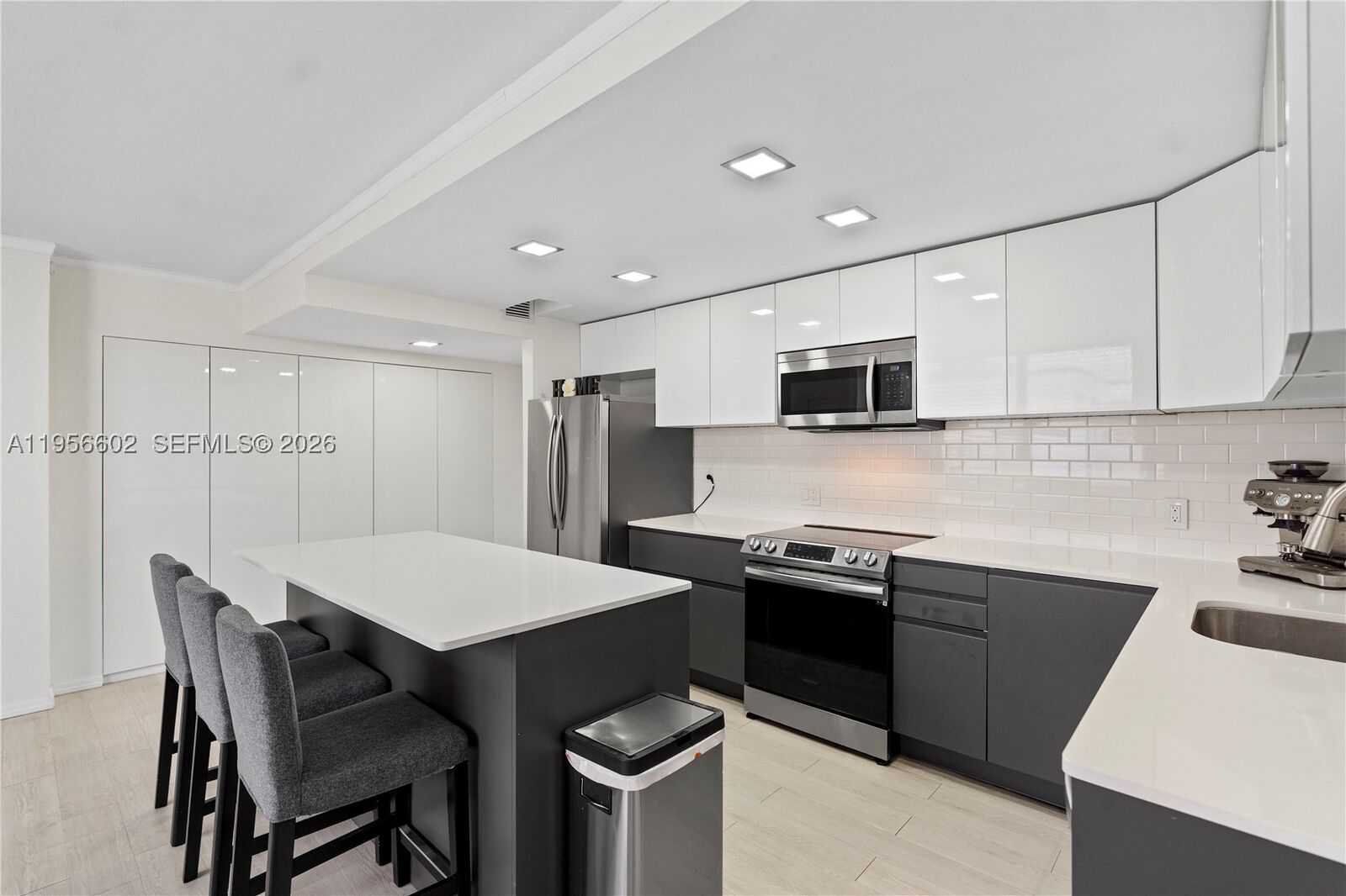 Property Photo:  3440 NE 192nd St 5P-A  FL 33180 