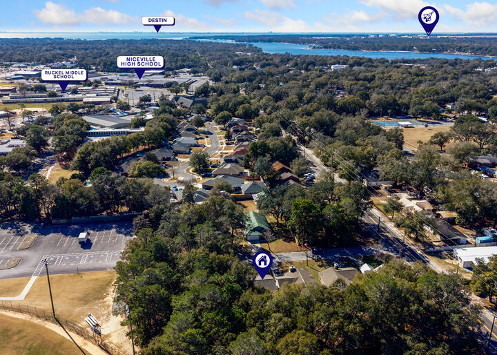Property Photo:  206 Esmond Court  FL 32578 
