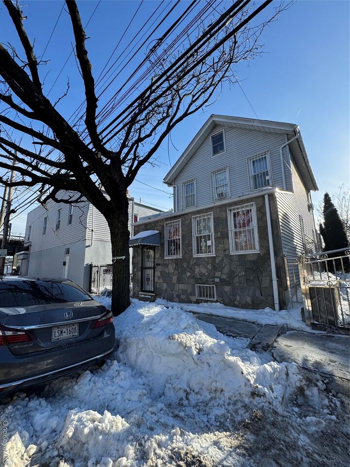 Property Photo:  690 E 240th Street  NY 10470 
