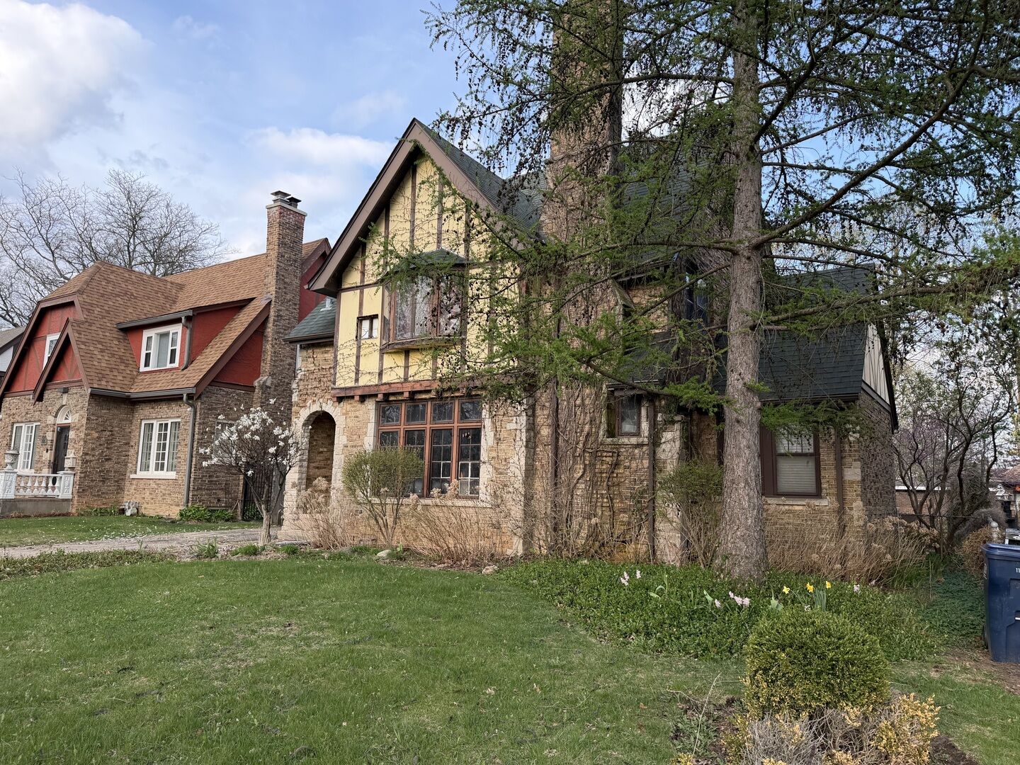 Property Photo:  1411 N Jackson Street  IL 60085 