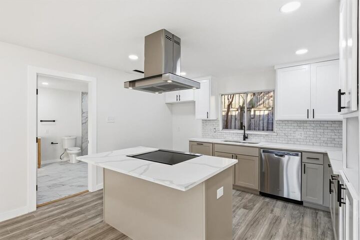 Property Photo:  405 Jannie Street  TX 76209 