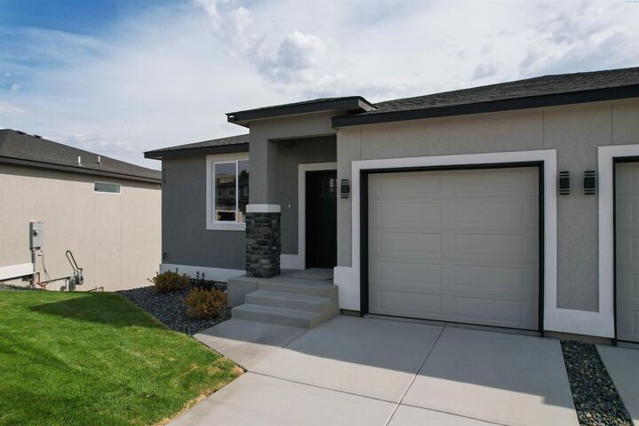 Property Photo:  811 Rio Vista Loop Lot27  WA 99352 