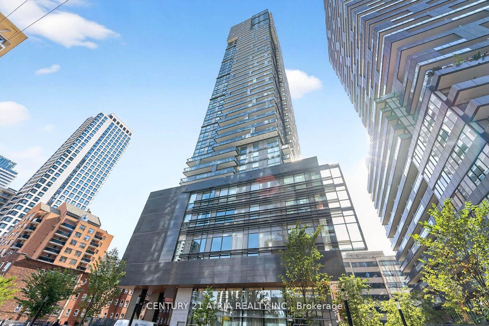 Property Photo:  39 Roehampton Avenue 707  ON M4P 0G1 