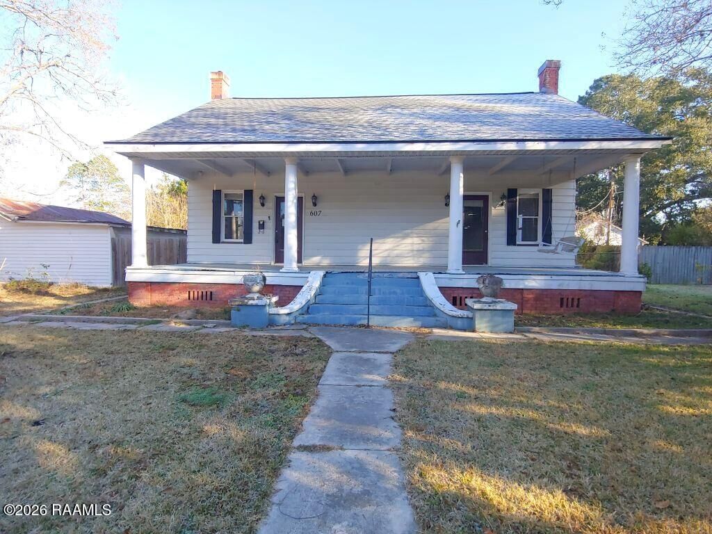 Property Photo:  607 E Grolee Street  LA 70570 