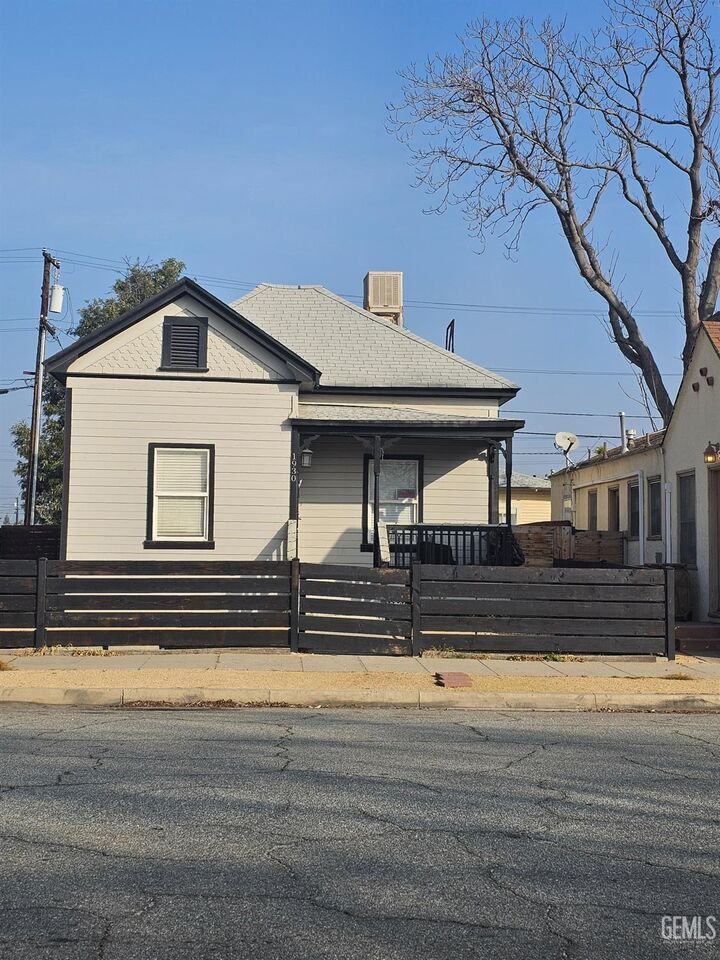 Property Photo:  1926 16th Street  CA 93301 