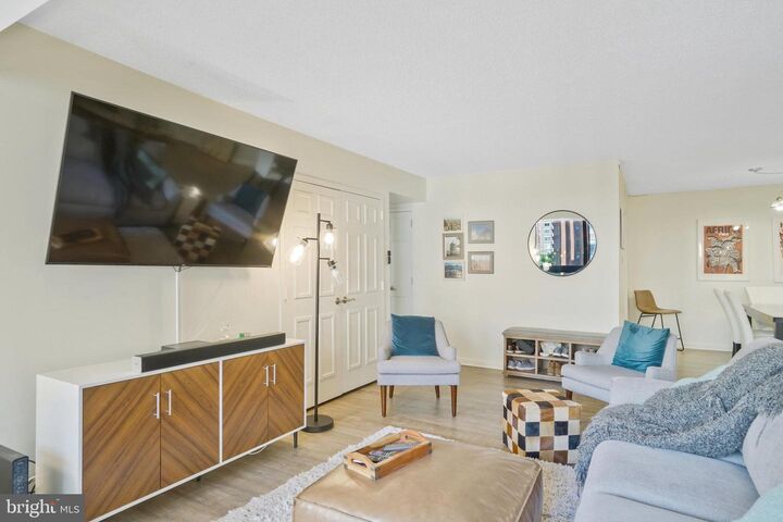 Property Photo:  3800 Fairfax Drive 301  VA 22203 