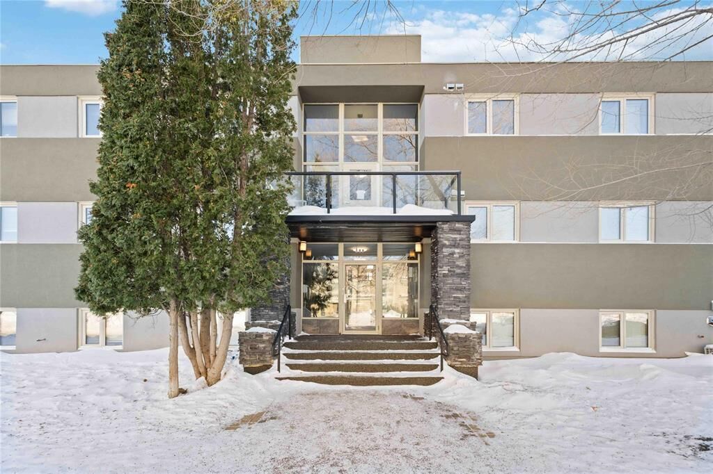 Property Photo: 100 Killarney Avenue MB R3T 3B2