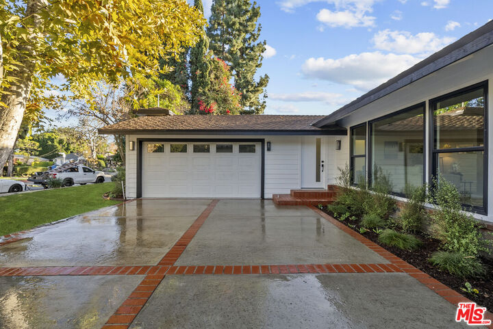 Property Photo:  5833 Allott Ave  CA 91401 