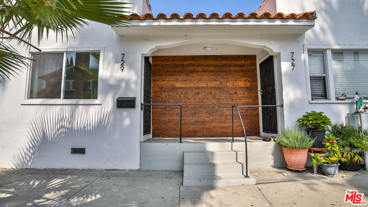 Property Photo: 727 S St Louis St CA 90023