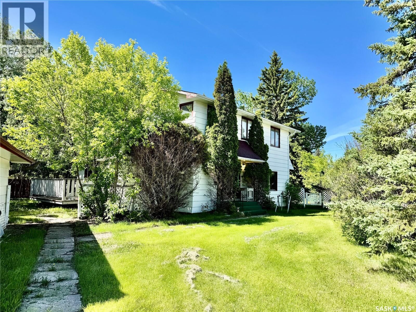 Property Photo: 15 Willow Place SK S0K 2M0