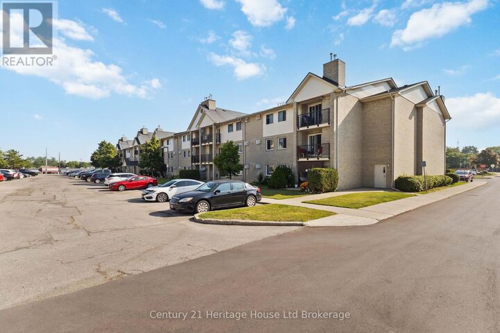 Property Photo:  737 Deveron Crescent 217  ON N5Z 4X9 