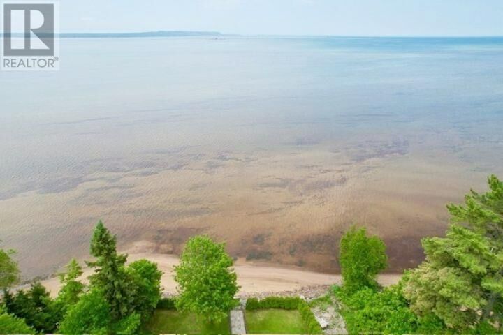 Photo de la propriété:  857 Sunnyside Beach Rd  ON P6A 6K4 