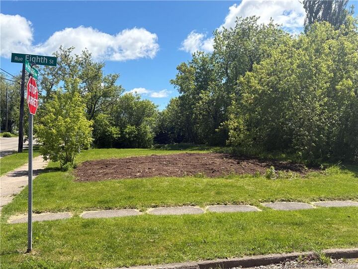 38 Douglas Avenue — photo 1