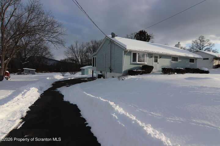 Property Photo:  20 Maple Lane  PA 18657 