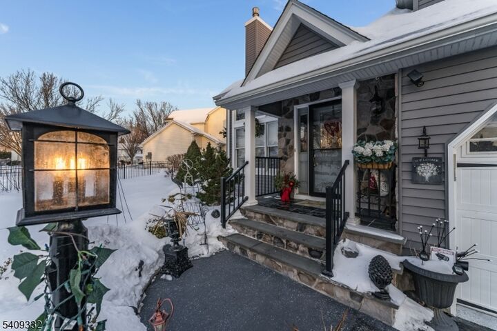 Property Photo:  7 Rachel Ct  NJ 08809 