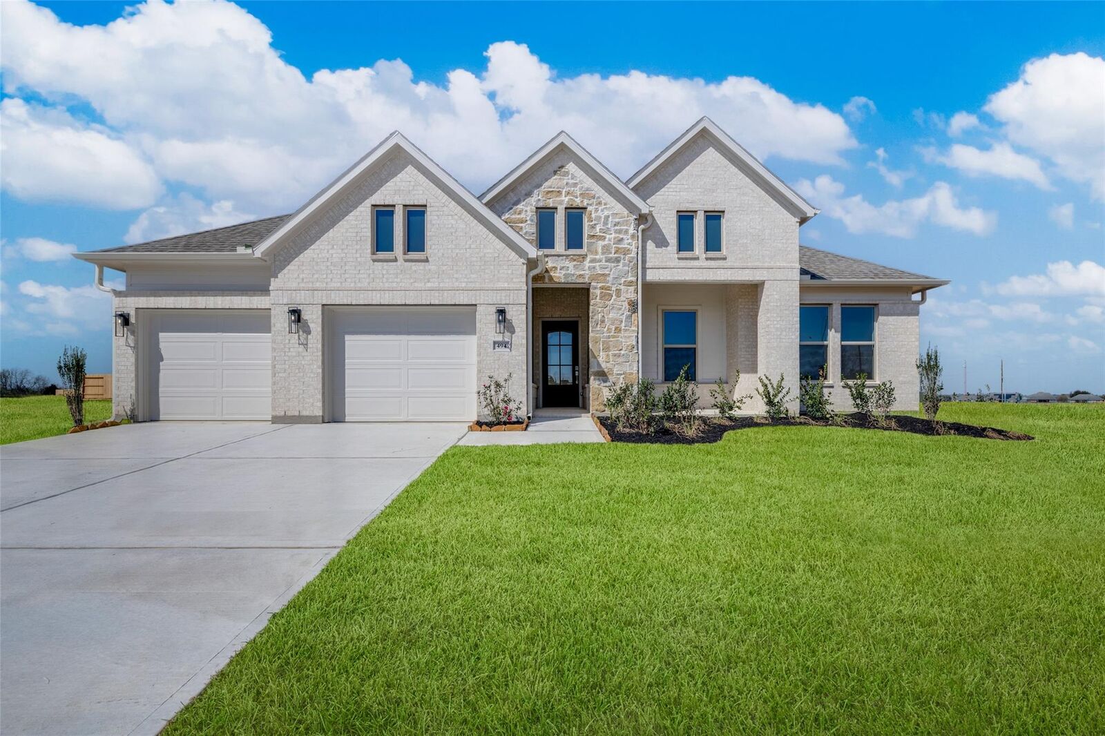 Property Photo: 494 Hunters Crossing TX 77474