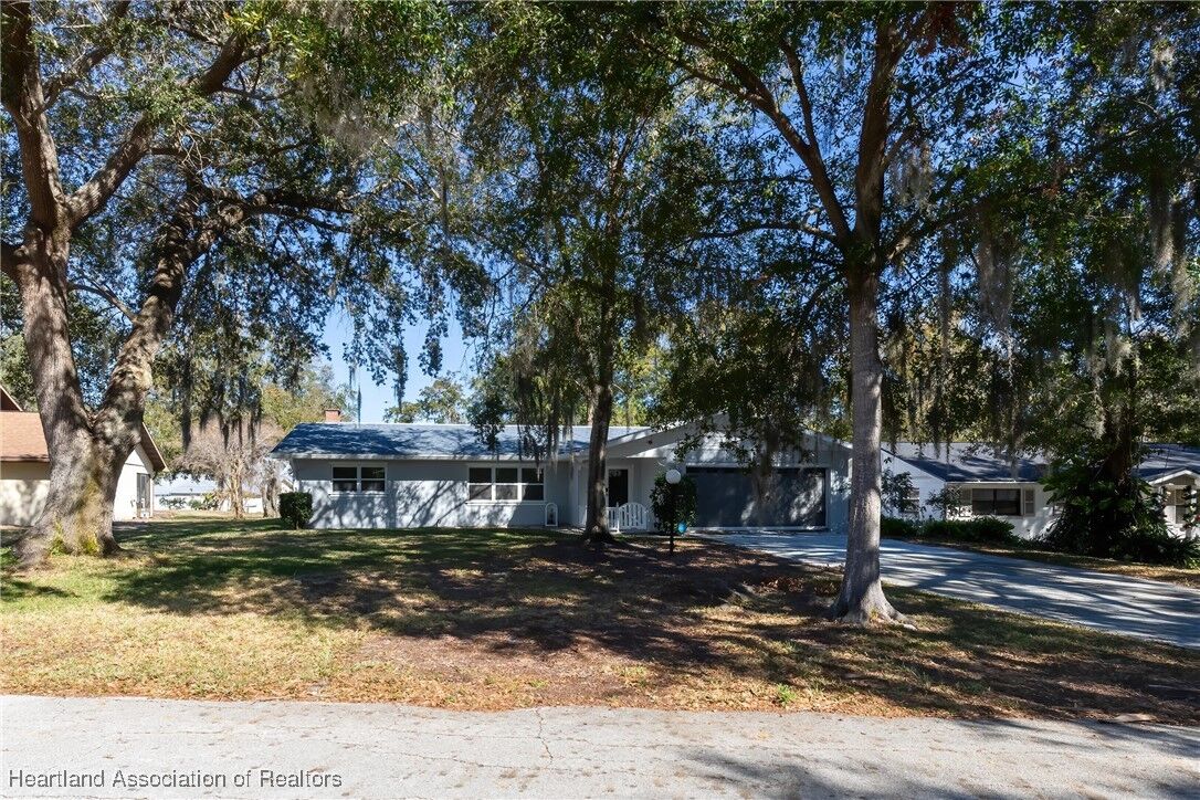 Property Photo:  112 Lakeside Road  FL 33870 