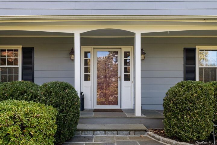 Property Photo:  9 Whitlaw Lane  NY 10514 