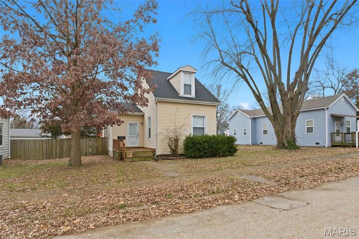 Property Photo:  1114 La Salle Street  IL 62221 