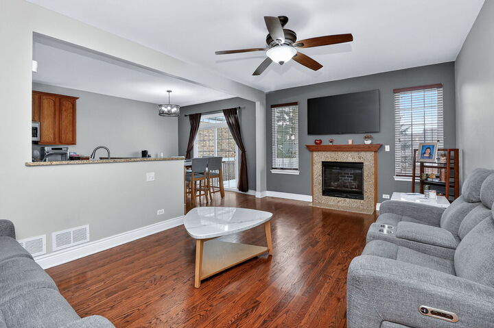 Property Photo:  18104 Lake Shore Drive  IL 60467 