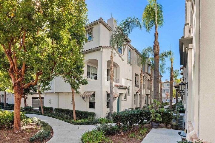 Property Photo:  2472 Antlers Way  CA 92078 