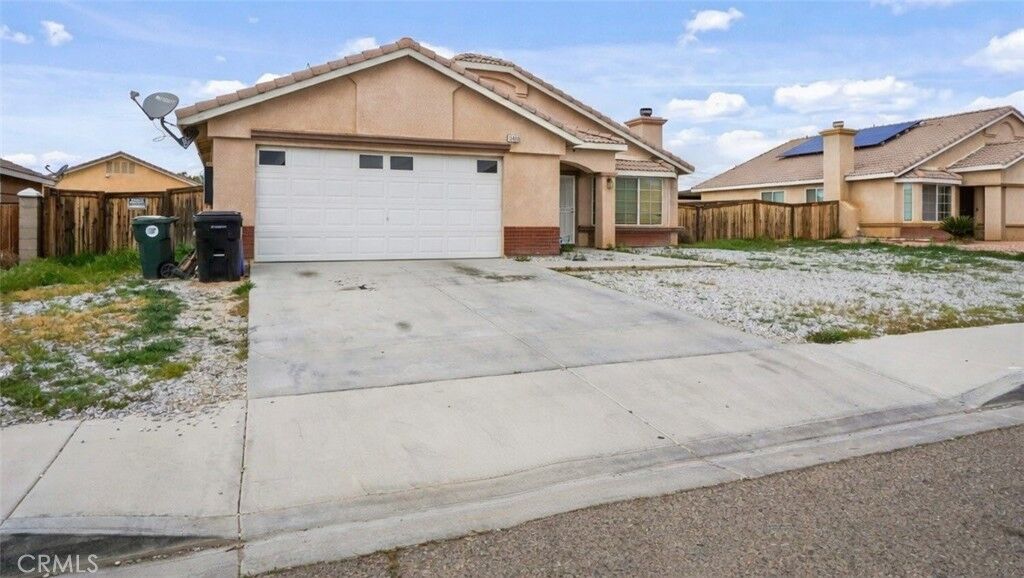 Property Photo:  15460 Guava  CA 92394 