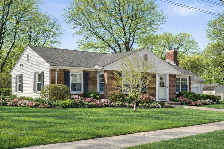 Property Photo:  8 Westmont Rd  MA 01545 